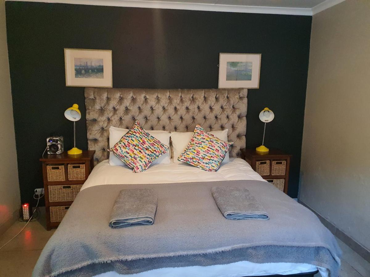 Happy Colourful Cottage Johannesbourg Extérieur photo